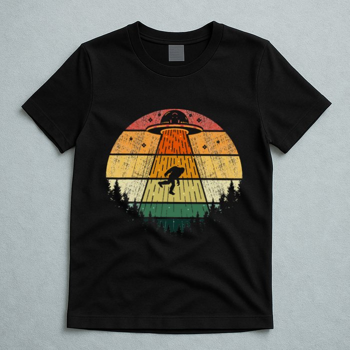 Retro Vintage Bigfoot Ufo Abduction Funny Sasquatch Aliens T-Shirt