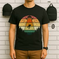 Retro Vintage Bigfoot Ufo Abduction Funny Sasquatch Aliens T-Shirt
