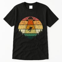 Retro Vintage Bigfoot Ufo Abduction Funny Sasquatch Aliens Tall T-Shirt