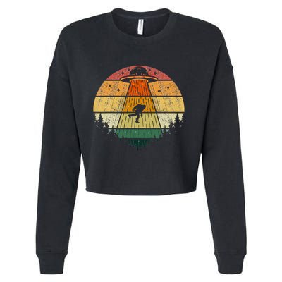 Retro Vintage Bigfoot Ufo Abduction Funny Sasquatch Aliens Cropped Pullover Crew
