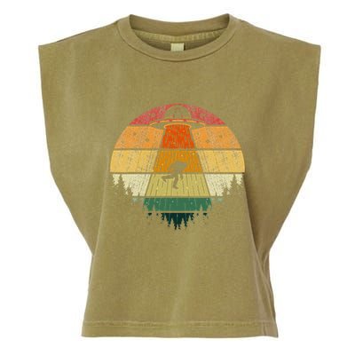 Retro Vintage Bigfoot Ufo Abduction Funny Sasquatch Aliens Garment-Dyed Women's Muscle Tee