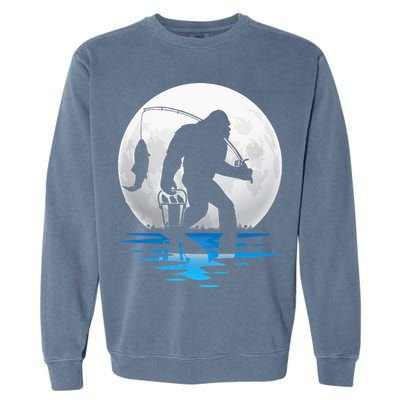 Retro Vintage Bigfoot Sasquatch Fishing Lover Fan Fisher Garment-Dyed Sweatshirt