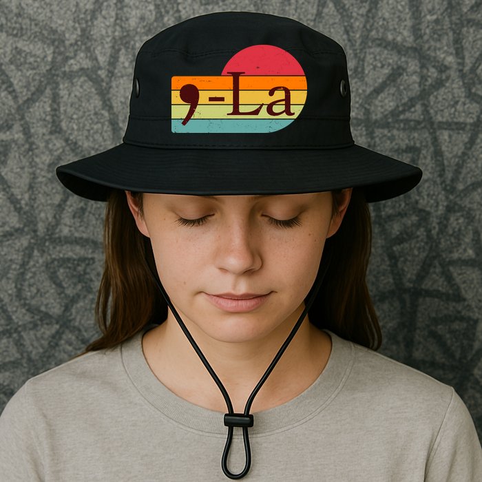 Retro Vintage Comma La Kamala Harris 2024 Bucket Hat