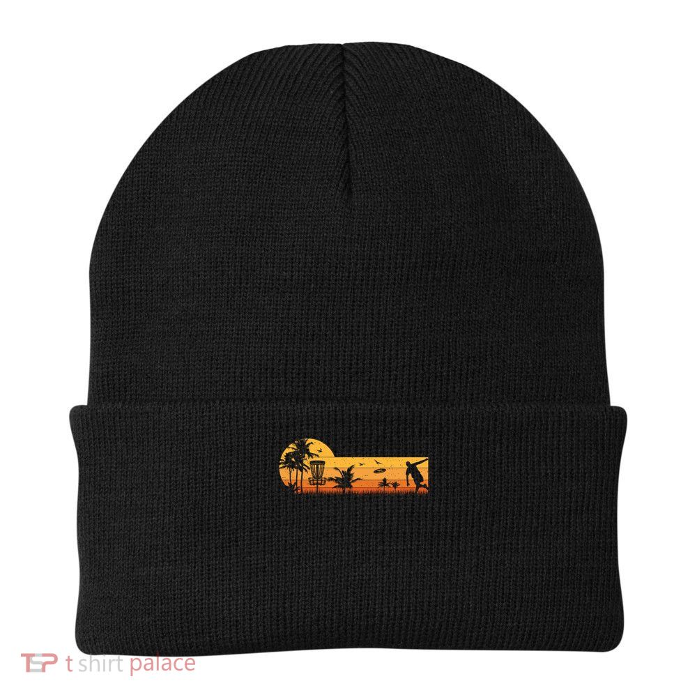 Retro Vintage Frisbee Golf Player Design  Disc Golf Gift Beanie
