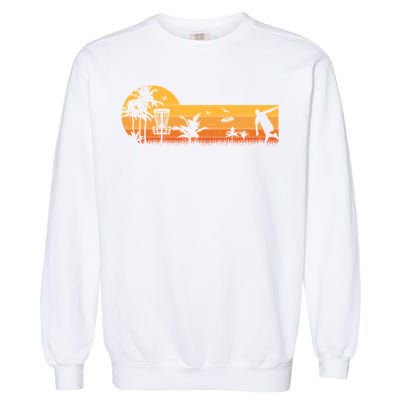 Retro Vintage Frisbee Golf Player Design  Disc Golf Gift Garment-Dyed Sweatshirt