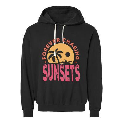 Retro Vintage Forever Chasing Sunsets Summer Vacation Outfit Garment-Dyed Fleece Hoodie