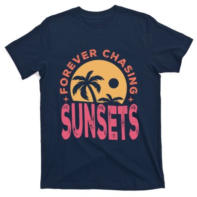 Retro Vintage Forever Chasing Sunsets Summer Vacation Outfit T-Shirt