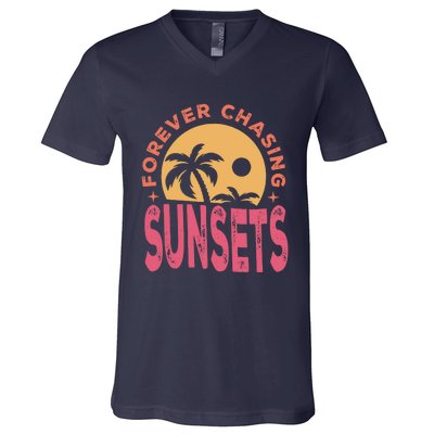 Retro Vintage Forever Chasing Sunsets Summer Vacation Outfit V-Neck T-Shirt