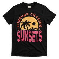 Retro Vintage Forever Chasing Sunsets Summer Vacation Outfit T-Shirt
