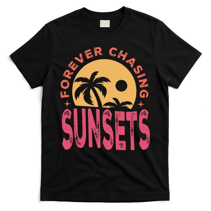 Retro Vintage Forever Chasing Sunsets Summer Vacation Outfit T-Shirt
