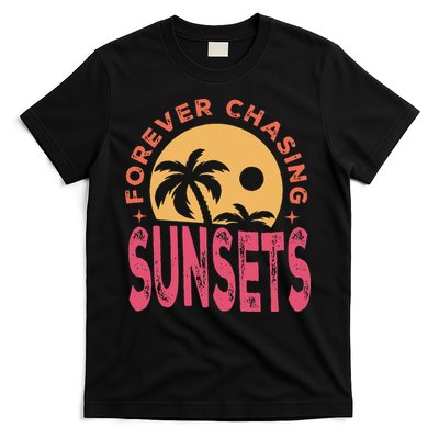 Retro Vintage Forever Chasing Sunsets Summer Vacation Outfit T-Shirt