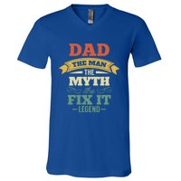 Retro Vintage Handy Dad Funny Gift Mr Fix It Fathers Day Funny Gift V-Neck T-Shirt