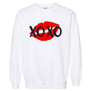 Retro Xoxo Lip Checkered Valentines Day Garment-Dyed Sweatshirt