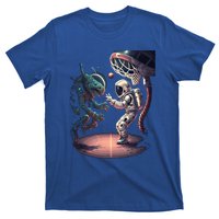 Space Astronaut Alien Playing Basketball Astronomy Space Gift T-Shirt