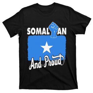 Somalian And Proud Love Somalia With Somalia Flag Fist T-Shirt