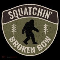 Squatchin Broken Bow Oklahoma Bigfoot Sign Art Sasquatch Tall T-Shirt