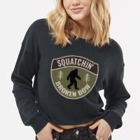 Squatchin Broken Bow Oklahoma Bigfoot Sign Art Sasquatch Cropped Pullover Crew