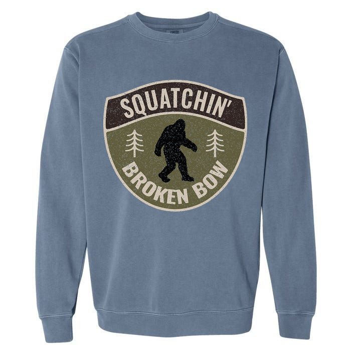 Squatchin Broken Bow Oklahoma Bigfoot Sign Art Sasquatch Garment-Dyed Sweatshirt