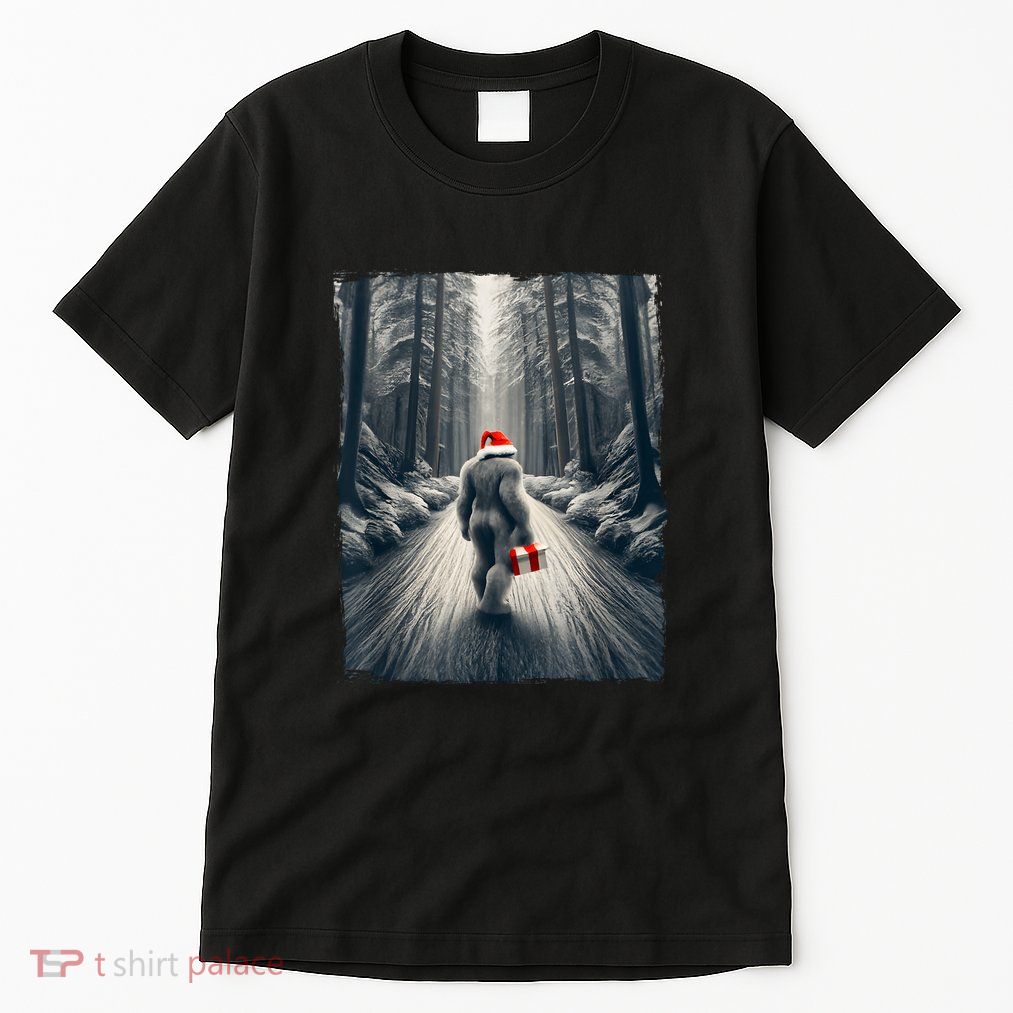 Santa Bigfoot Christmas Sasquatch Believe Tall T-Shirt