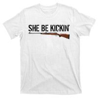 She Be Kickin Guns Saying Cool Hot Women Lady T-Shirt