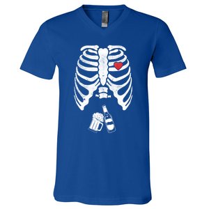 Skeleton Beer Xray Pregnancy Announcet Dad Cute Halloween Gift V-Neck T-Shirt