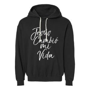 Spanish Christian EspañOl Bible Verse JesúS Cambió Mi Vida Garment-Dyed Fleece Hoodie