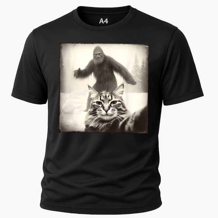 Selfie Cat Finds Bigfoot Sasquatch Funny Cat Bigfoot Photo Cooling Performance Crew T-Shirt