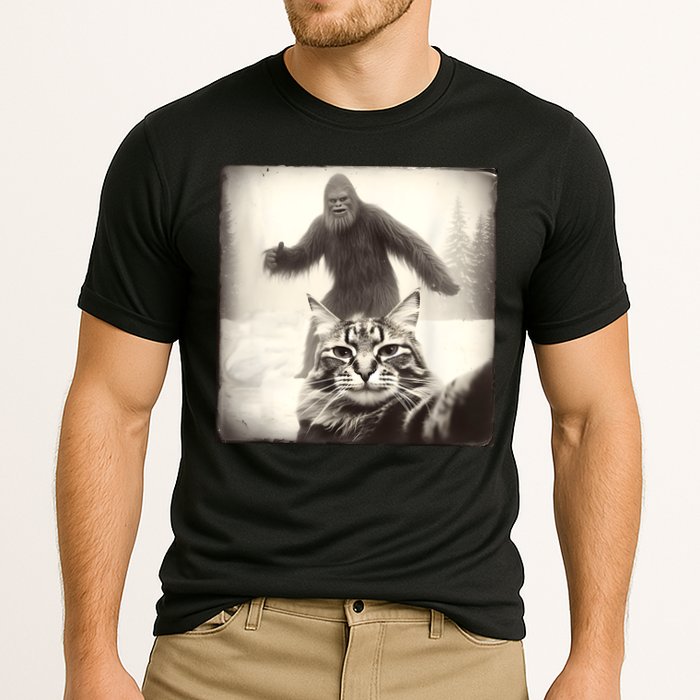 Selfie Cat Finds Bigfoot Sasquatch Funny Cat Bigfoot Photo Cooling Performance Crew T-Shirt