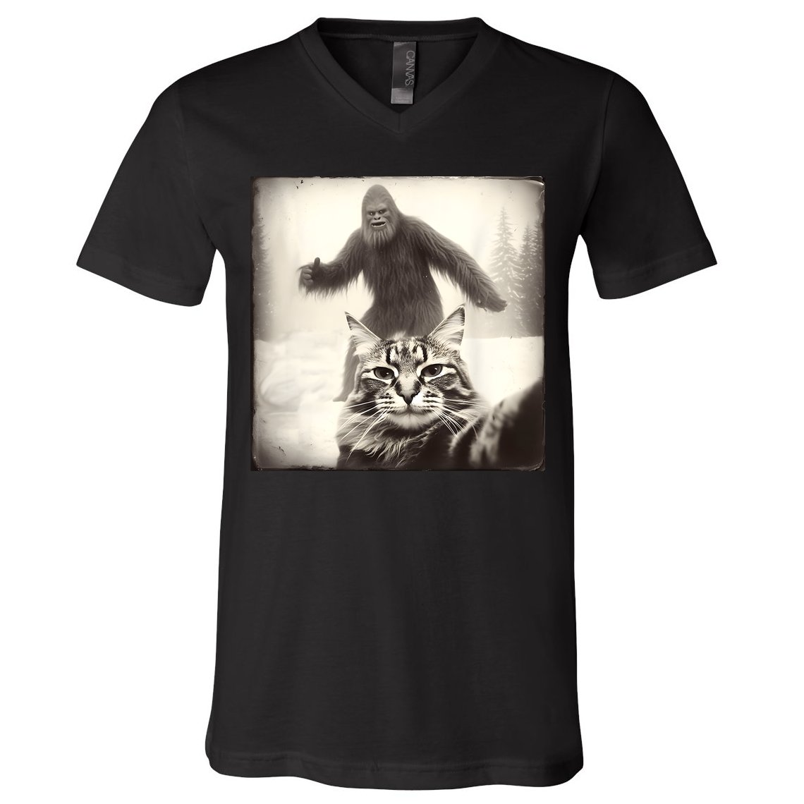 Selfie Cat Finds Bigfoot Sasquatch Funny Cat Bigfoot Photo V-Neck T-Shirt