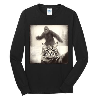 Selfie Cat Finds Bigfoot Sasquatch Funny Cat Bigfoot Photo Tall Long Sleeve T-Shirt
