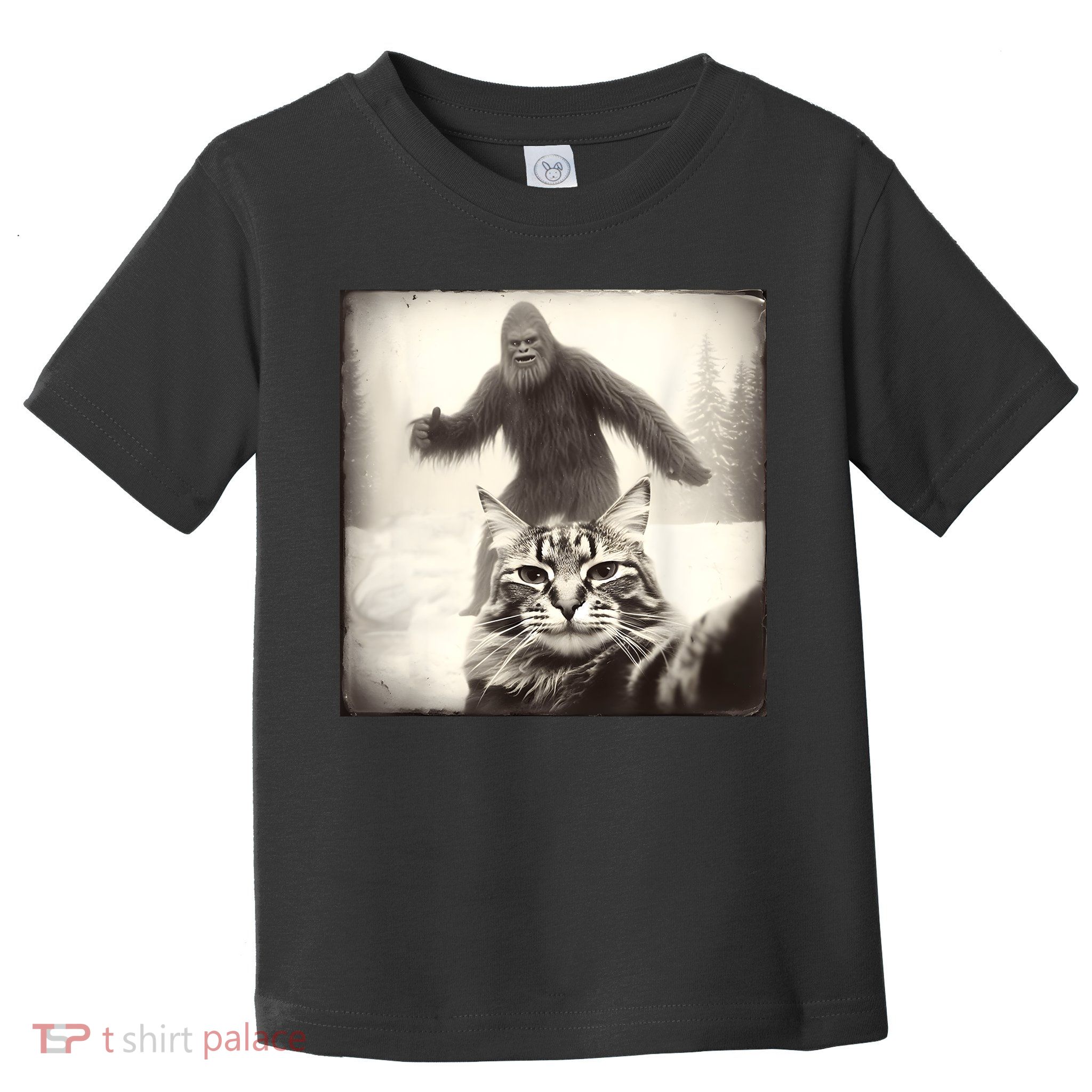 Selfie Cat Finds Bigfoot Sasquatch Funny Cat Bigfoot Photo Toddler T-Shirt