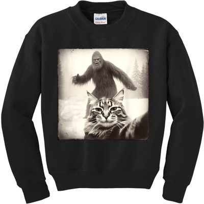 Selfie Cat Finds Bigfoot Sasquatch Funny Cat Bigfoot Photo Kids Sweatshirt