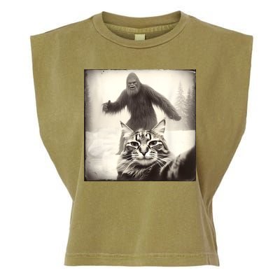 Selfie Cat Finds Bigfoot Sasquatch Funny Cat Bigfoot Photo Garment-Dyed Women's Muscle Tee