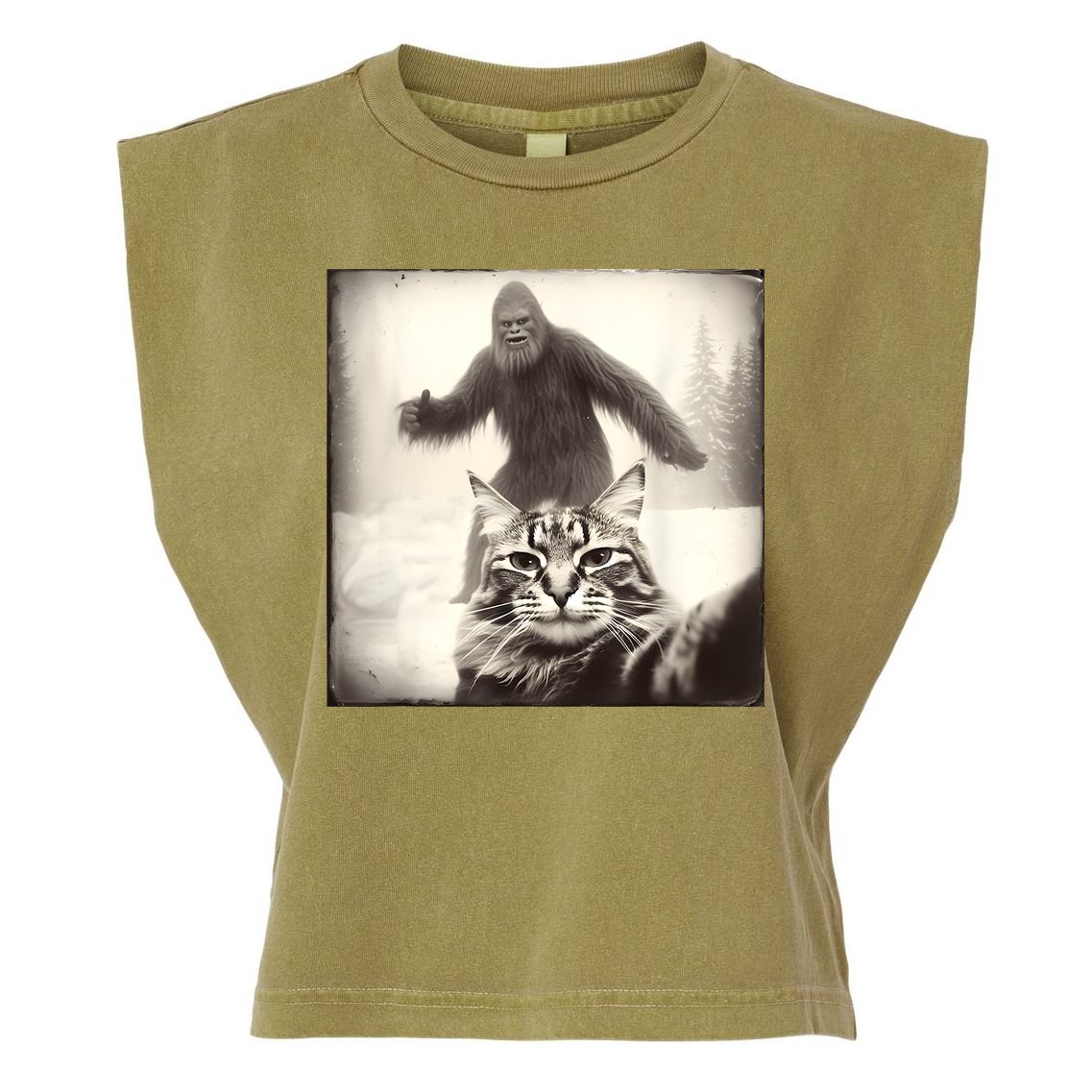Selfie Cat Finds Bigfoot Sasquatch Funny Cat Bigfoot Photo Garment-Dyed Women's Muscle Tee