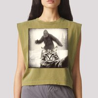 Selfie Cat Finds Bigfoot Sasquatch Funny Cat Bigfoot Photo Garment-Dyed Women's Muscle Tee