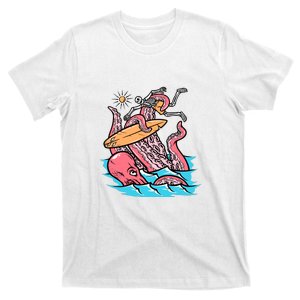 Surfing Cute Octopus Attacks Surfers Funny Skeleton Holiday Gift T-Shirt