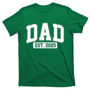 Sporty Dad Est 2025 New Father Celebrate Fathers Day T-Shirt