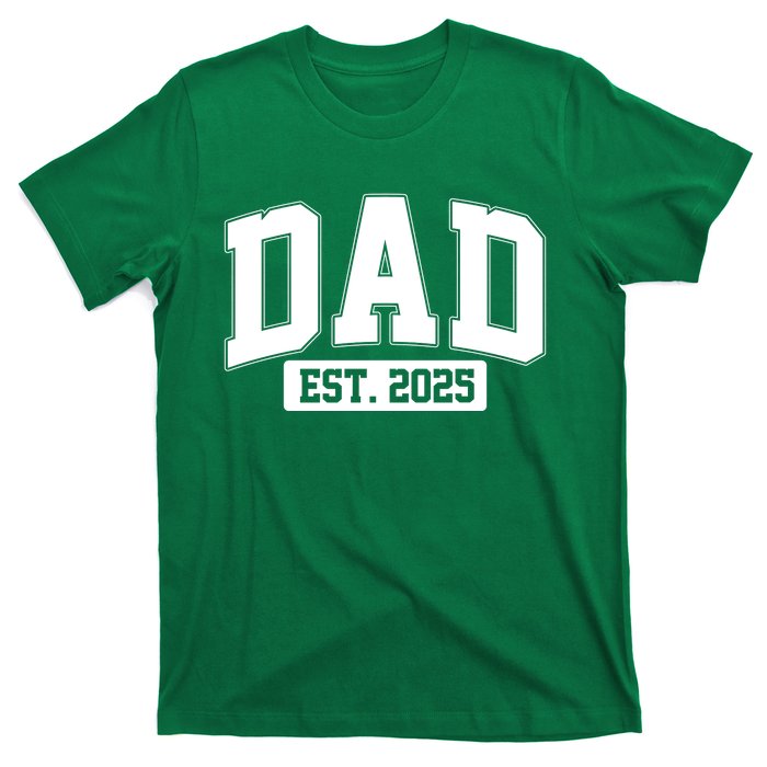 Sporty Dad Est 2025 New Father Celebrate Fathers Day T-Shirt