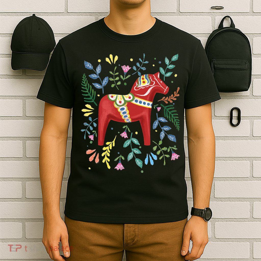 Swedish Dala Horse Folk Art Sweden Flag Dalahelmsoljd Horse T-Shirt