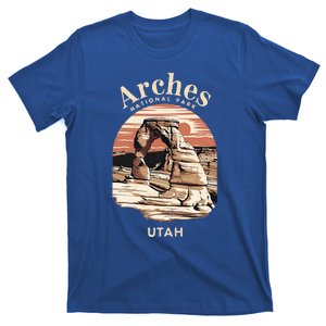 Stunning Desert Landscape Arches National Park Utah T-Shirt