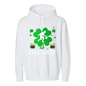 Shamrock Feel Lucky Basketball Player St Patrick's Day Gift Garment-Dyed Fleece Hoodie