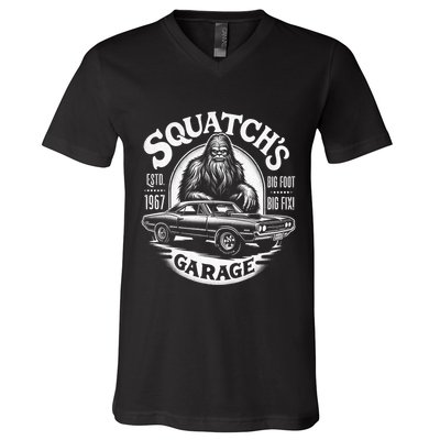 SquatchS Garage Retro – Sasquatch Bigfoot Funny Car V-Neck T-Shirt