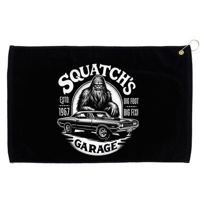 SquatchS Garage Retro – Sasquatch Bigfoot Funny Car Grommeted Golf Towel