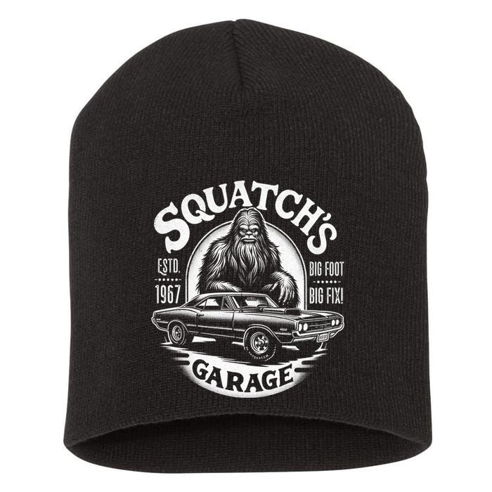 SquatchS Garage Retro – Sasquatch Bigfoot Funny Car Short Acrylic Beanie