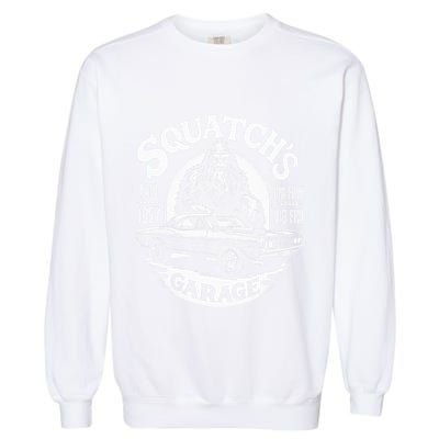 SquatchS Garage Retro – Sasquatch Bigfoot Funny Car Garment-Dyed Sweatshirt