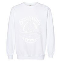 SquatchS Garage Retro – Sasquatch Bigfoot Funny Car Garment-Dyed Sweatshirt
