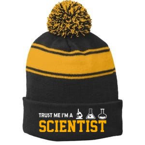 Scientist Graphic Vertrau Mir Ich Bin Ein Wissenschaftler [German Language Stripe Pom Pom Beanie