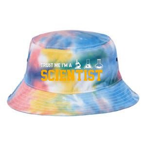 Scientist Graphic Vertrau Mir Ich Bin Ein Wissenschaftler [German Language Tie Dye Newport Bucket Hat