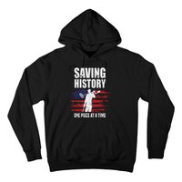 Saving History American Flag Usa Funny Metal Detecting Hoodie