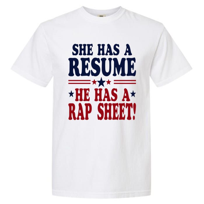 She Has A Resume He Has A Rap Sheet Kamala For President Garment-Dyed Heavyweight T-Shirt